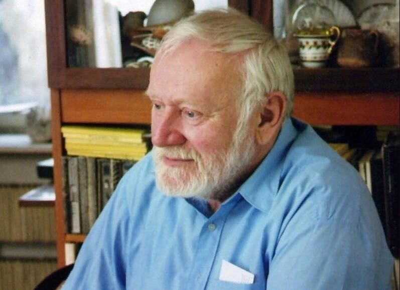 Иорь Можейко длительное время скрывался под псевдонимом Кира Булычева