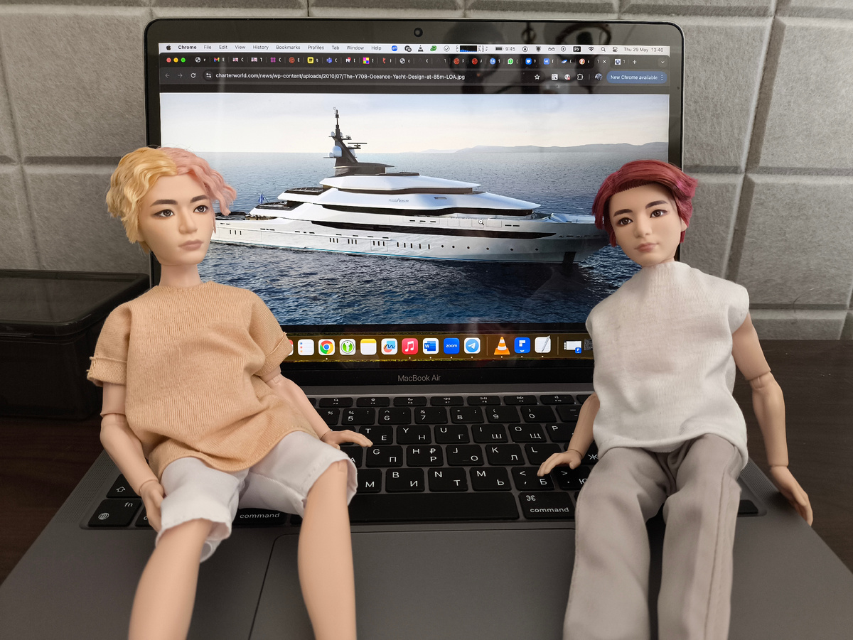 Выбирают яхту. 