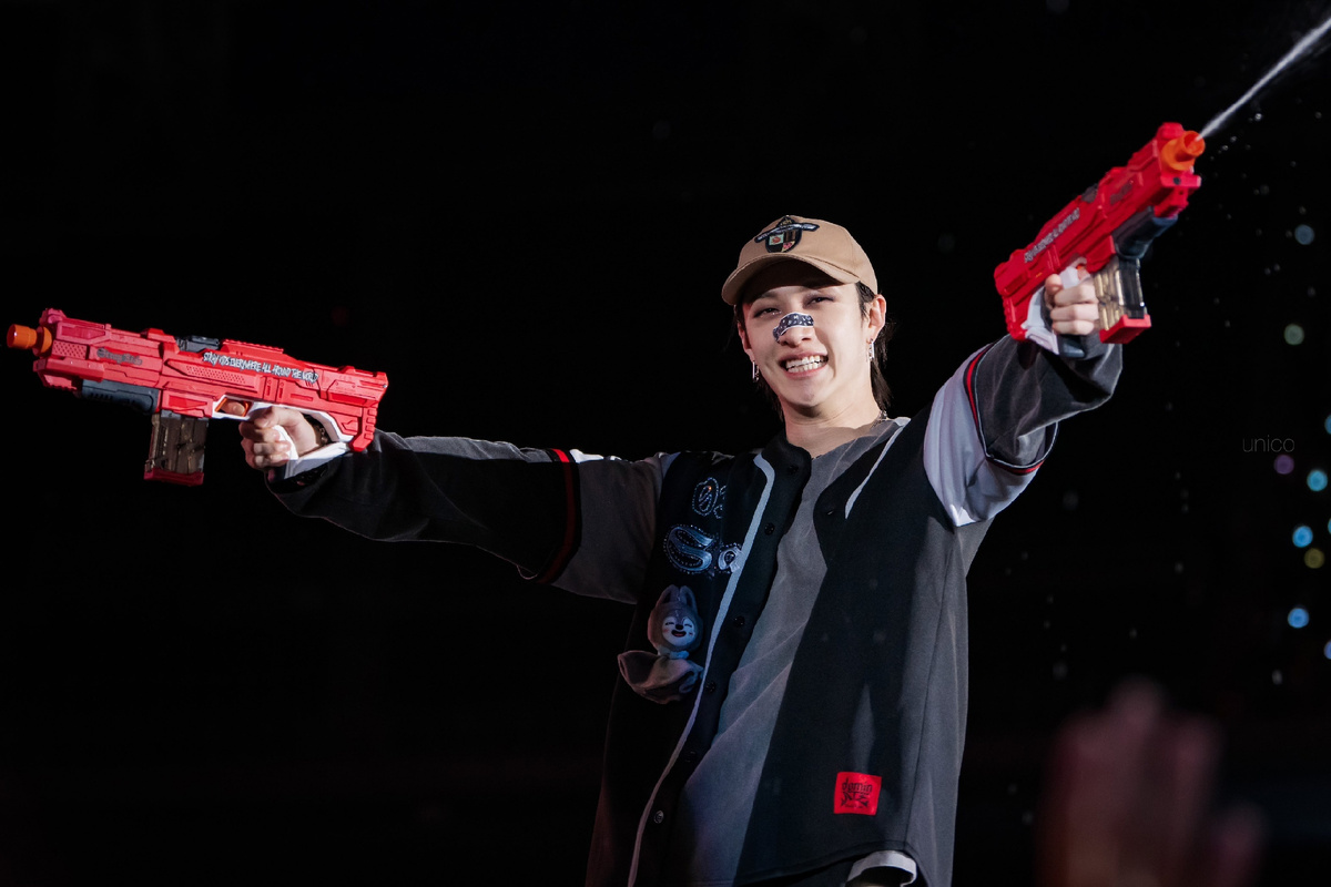 Крис на недавнем концерте увлажнняет публику ) 💦