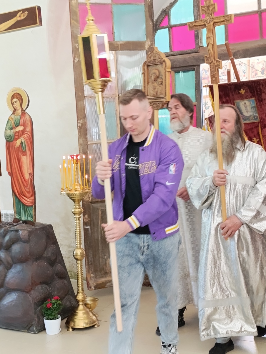 Зосима, а рядом его крёстный дядя Володя 