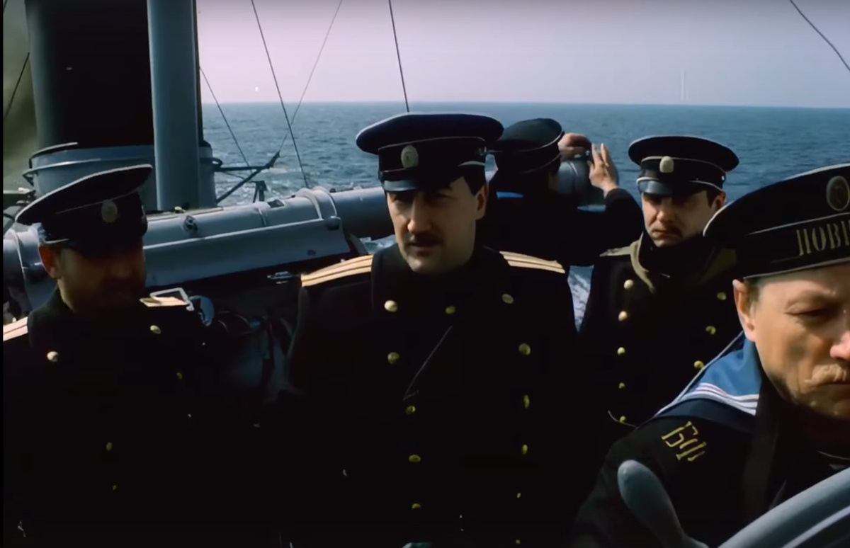 В фильме Моонзунд хорошо продемонстритрована особенность работы на открытом мостике. Правда, дальномер расположен значительно ниже положенного,в резальтате использовать его по назначению практчиески невозможно