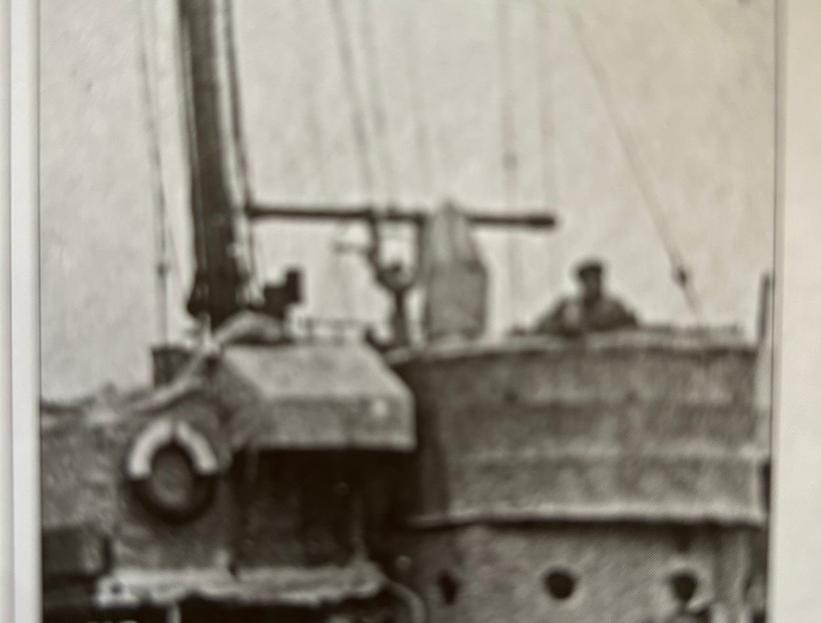 Как видим дальномер  в оригинале находится на больше высоте по верх голов команды.