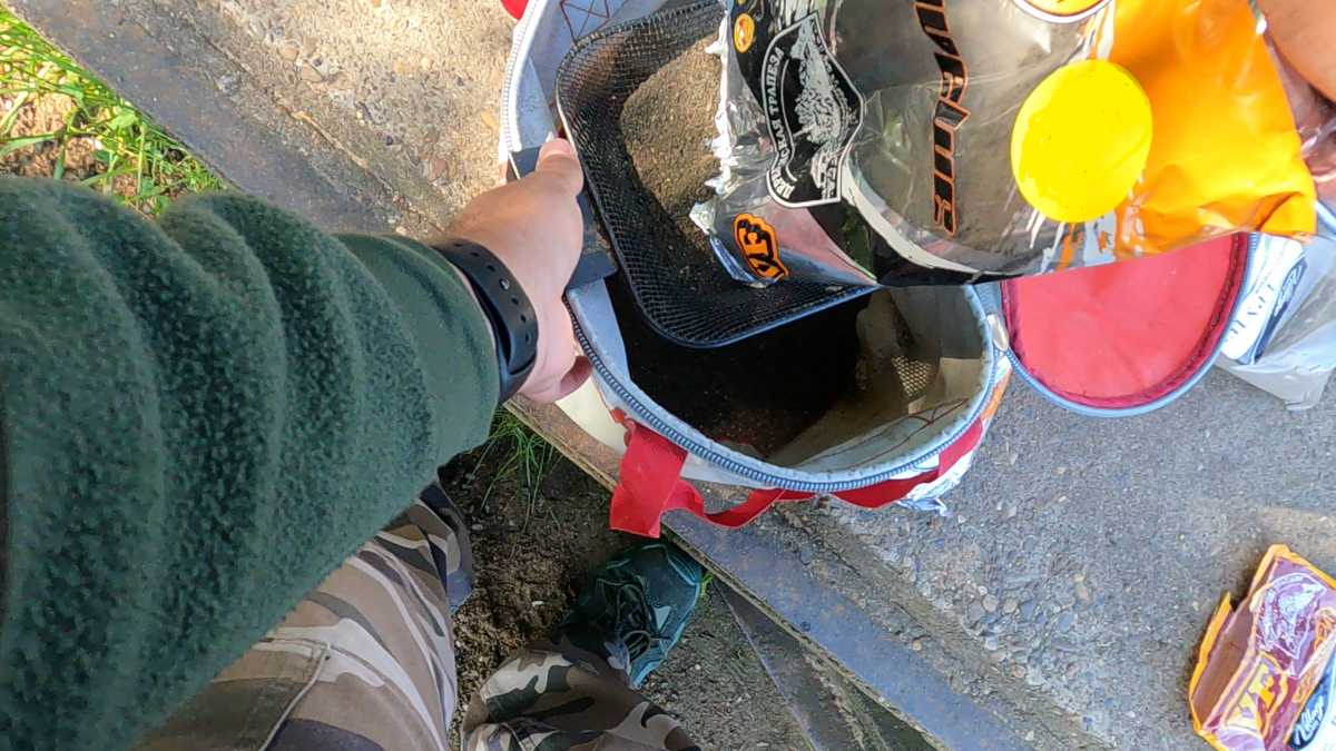 Сито 3-5 мм. В зависимости от того, какие фракции вы желаете отсеять