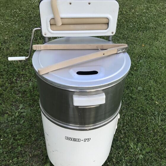 "Круглая" стиральная машина - один из атрибутов советской эпохи