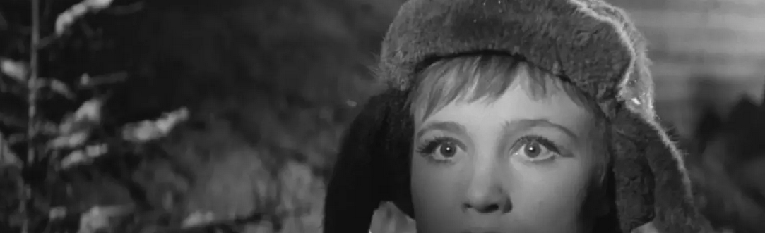 В галерее – кадры из комедий СССР Чулюкина «Девчата» и Гайдая «Операция "Ы"…»