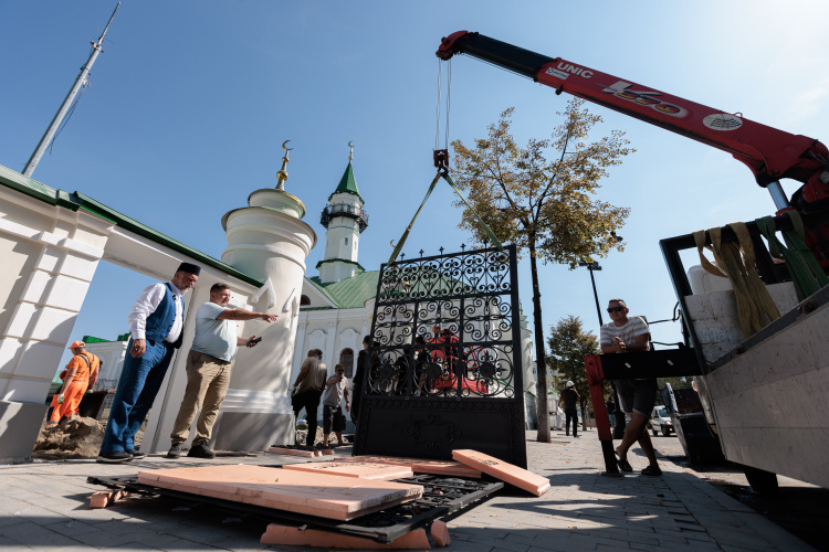    Управление раиса РТ по антикоррупционной политике и Счетная палата проверяли финансово-хозяйственную деятельность мечети Аль-Марджани. Чем кончилась эта проверка, в докладе не сказано.   
Фото: «БИЗНЕС Online»