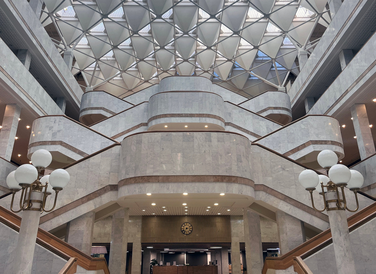 Дополнительная известность пришла к библиотеке, когда здесь сняли кадры из нового фильма «Мастер и Маргарита». Удивительно было узнать, что роскошные интерьеры принадлежат общедоступному пространству. Фото: Виктория Бабанова