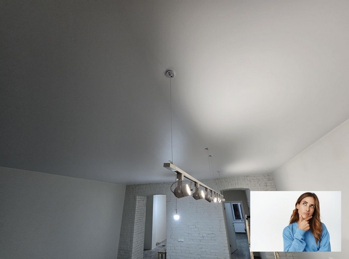   
Большое помещение, натяжной потолок со швом. В качестве освещения, трек-система на подвесах