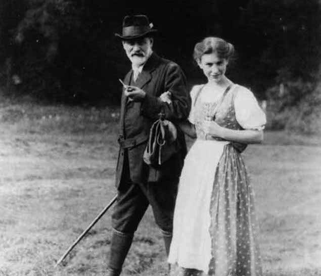 Анна Фрейд с отцом 