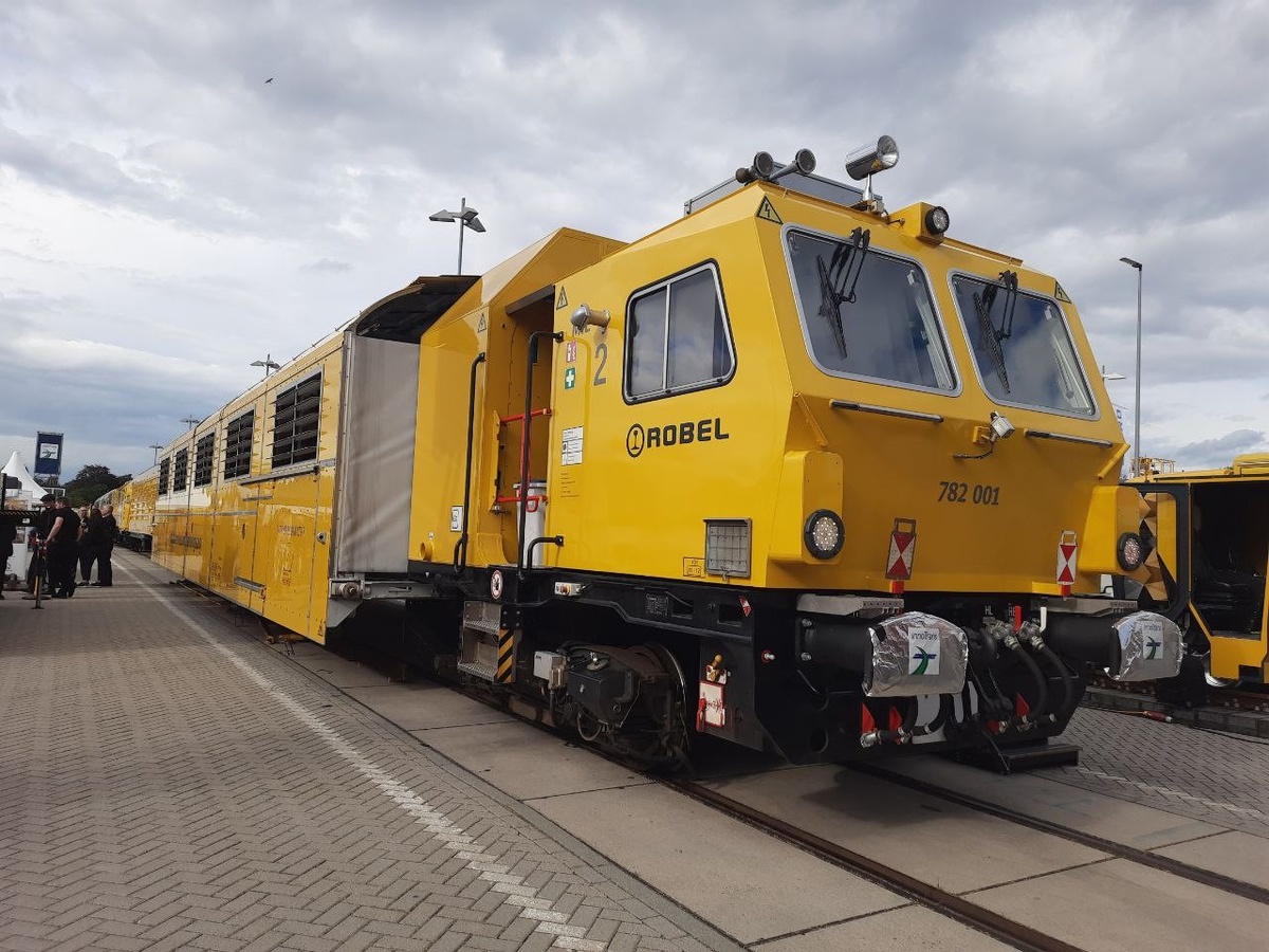 Картинки Яндекса. Поезд Romis от Robel. 