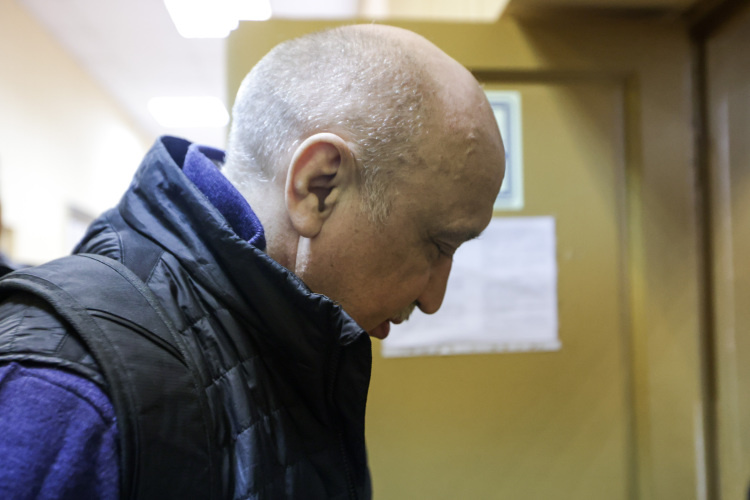    Экс-ректору КФУ 1 августа исполнится 64 года, значит, к моменту выхода ему будет уже 82. Учитывая неутешительную статистику по средней продолжительности жизни мужчин в России, перспективы не кажутся радужными.   
Фото: «БИЗНЕС Online»