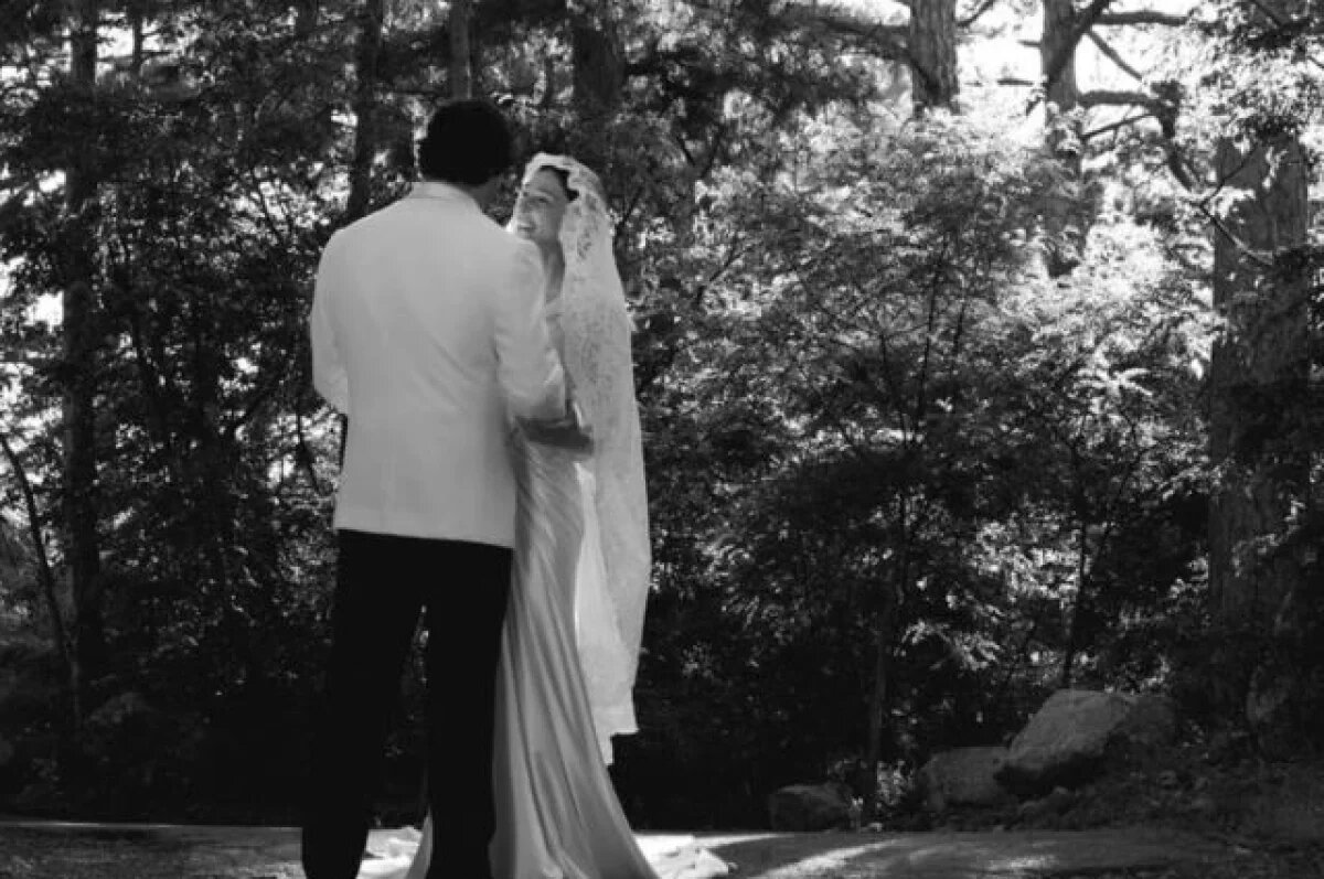    Настя Ивлеева и Филипп Бегак в Крыму сыграли свадьбу