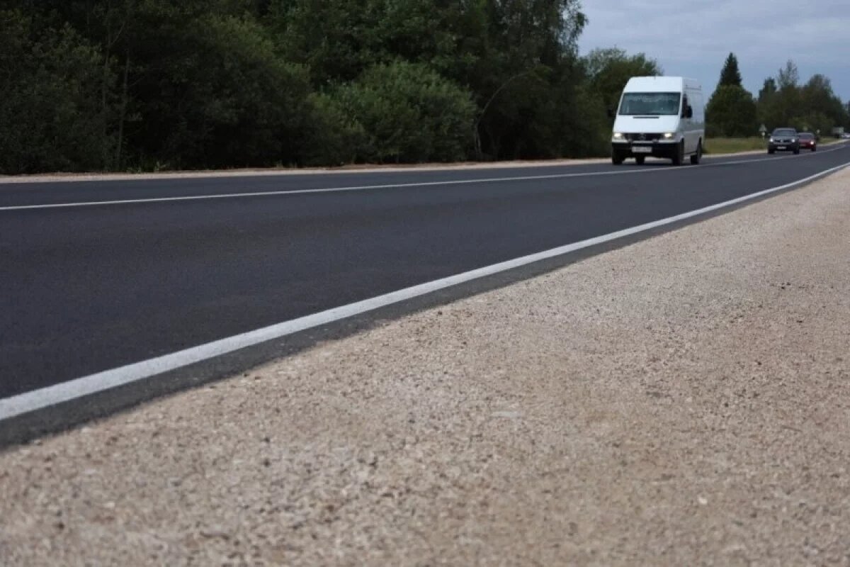    Участок дороги Пушкинские Горы – Локня ремонтируют в Псковской области