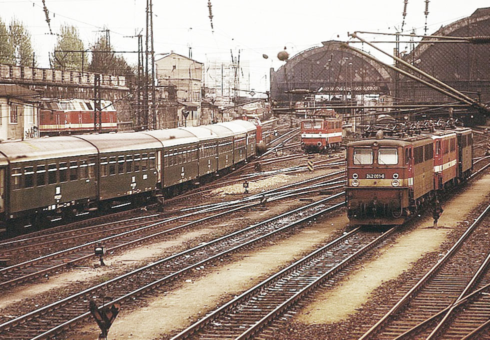 Состав из двух- и трехосных вагонов типов Baag и Bag. Источник wikipedia.