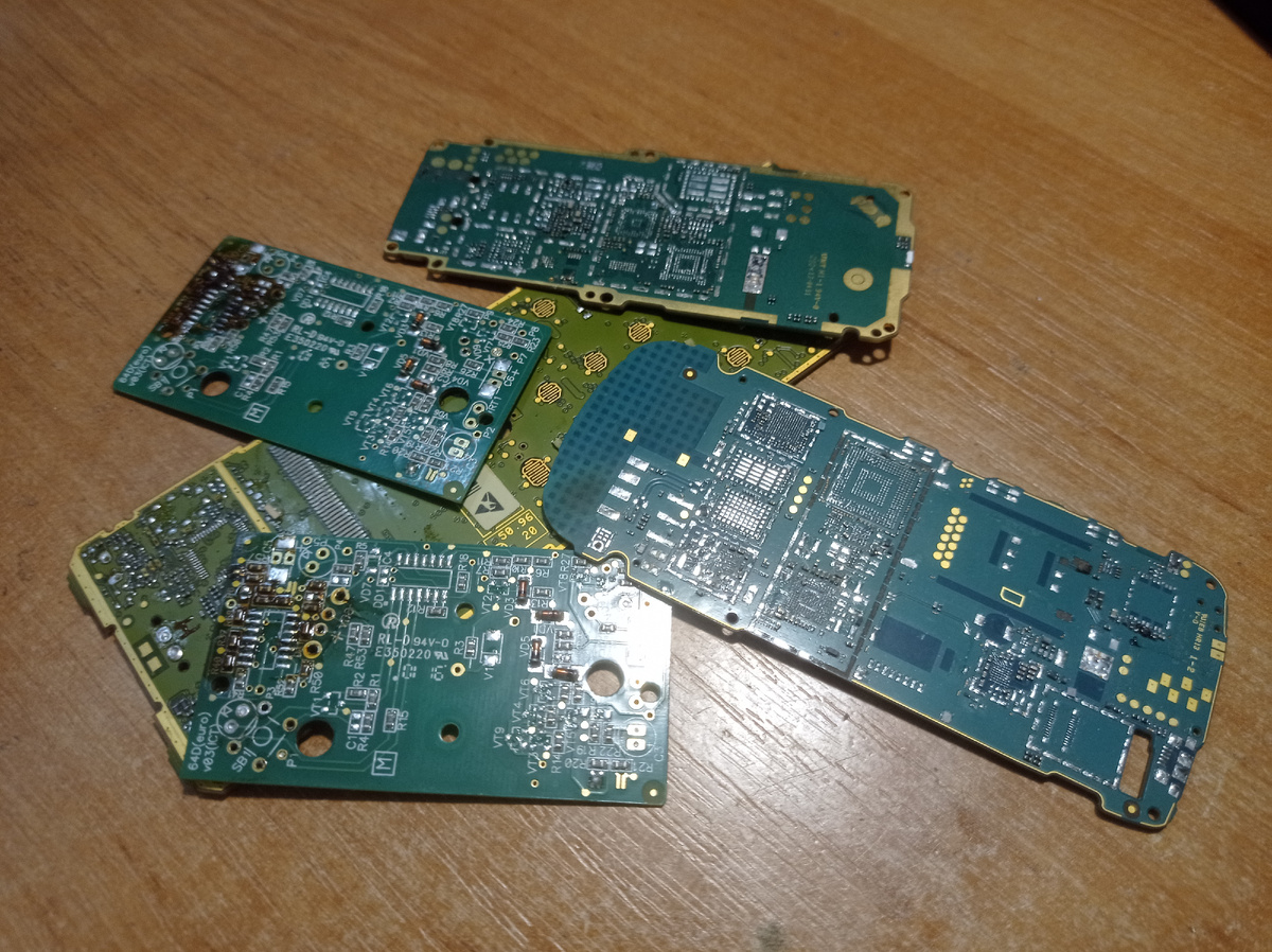 Платы от мобилок и не только.