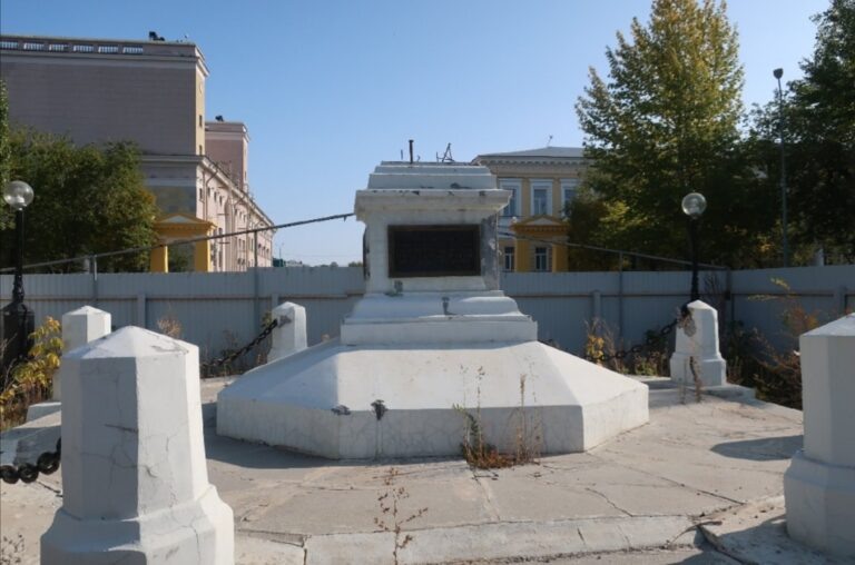    В Оренбурге готовятся отремонтировать постамент для «маленького Ленина» Белов Михаил Александрович