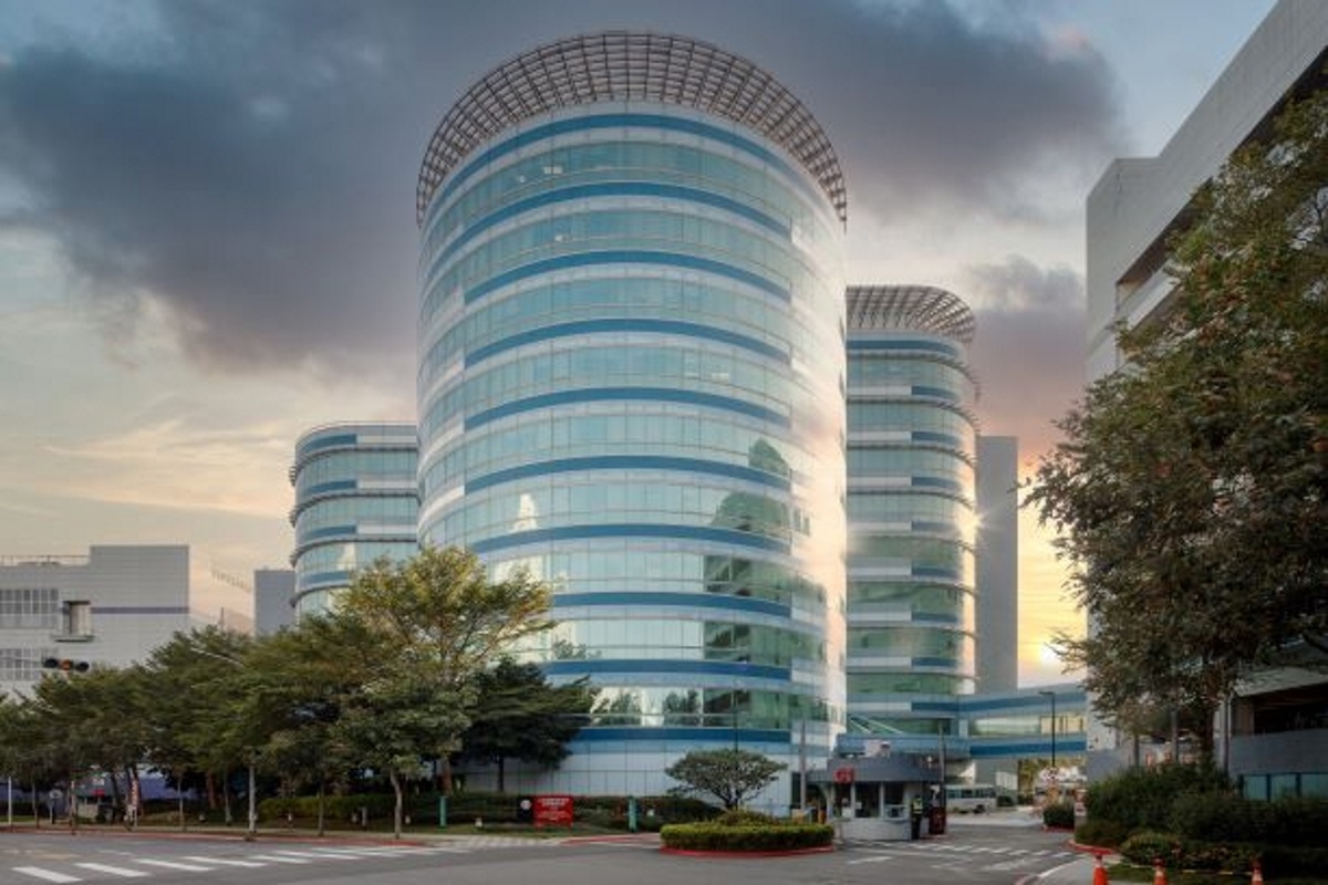 По виду и нескажешь, что это фабрика. TSMC, Тайвань. Изображение: pr.tsmc.com