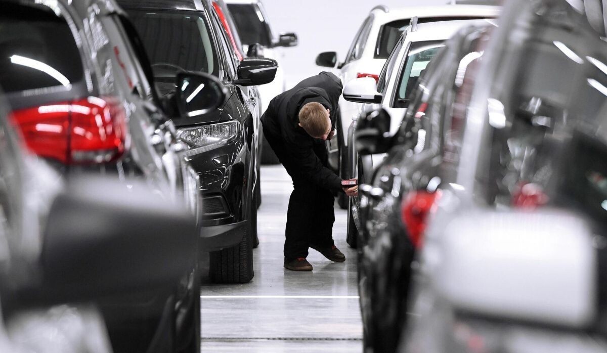     Автосалон. Источник: © РИА Новости Автор фото: Максим Богодвид