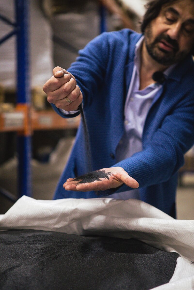 Евгений Блувштейн- директор по развитию компании GRANULA, фото с производства