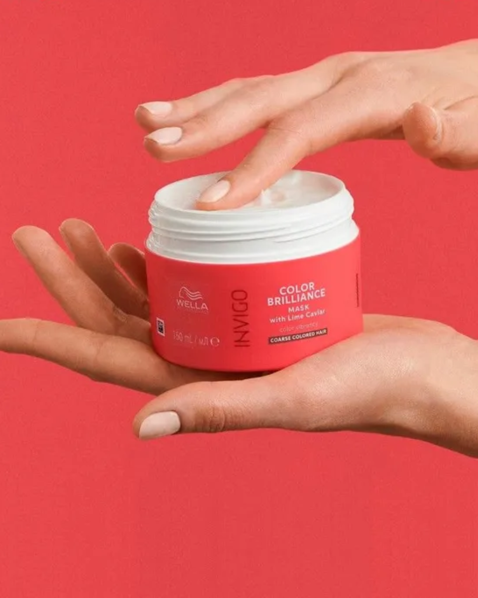 Состав: Water/Aqua/Eau, Stearyl Alcohol, Bis-Aminopropyl Dimethicone, Cetyl Alcohol, Behenamidopropyl Dimethylamine, Glutamic Acid, Fragrance/Parfum, Panthenol, Benzyl Alcohol, Phenoxyethanol, Glycerin, Methylparaben, Tocopheryl Acetate, Propylparaben, Limonene, Histidine, EDTA, Citric Acid, Sodium Chloride, Linalool, Hexyl Cinnamal, Microcitrus Australasica Fruit Extract.