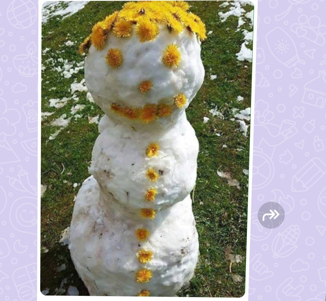 Вот такой весёлый и нарядный снеговик 😁