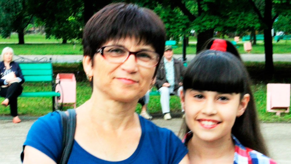 Диана Анкудинова и приемная мама Ирина Поник
