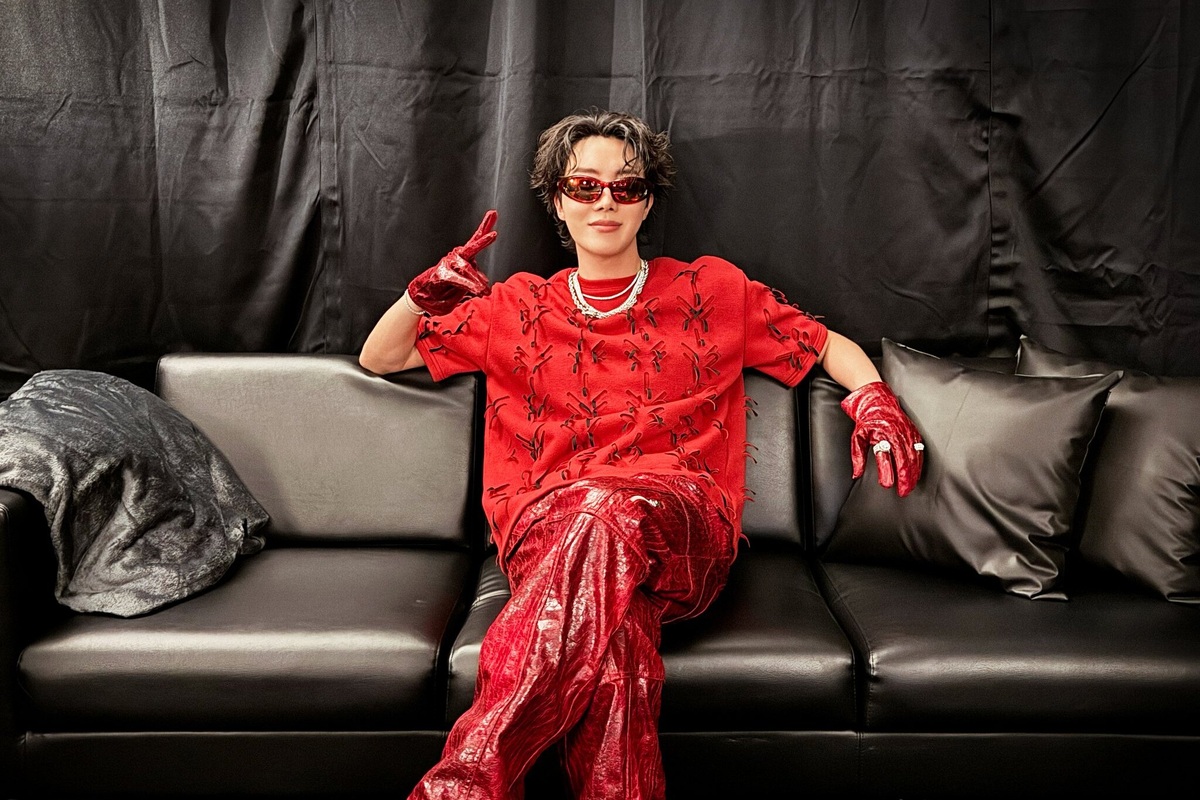     Участник BTS Джей-Хоуп анонсировал фит с рэпершей GloRilla