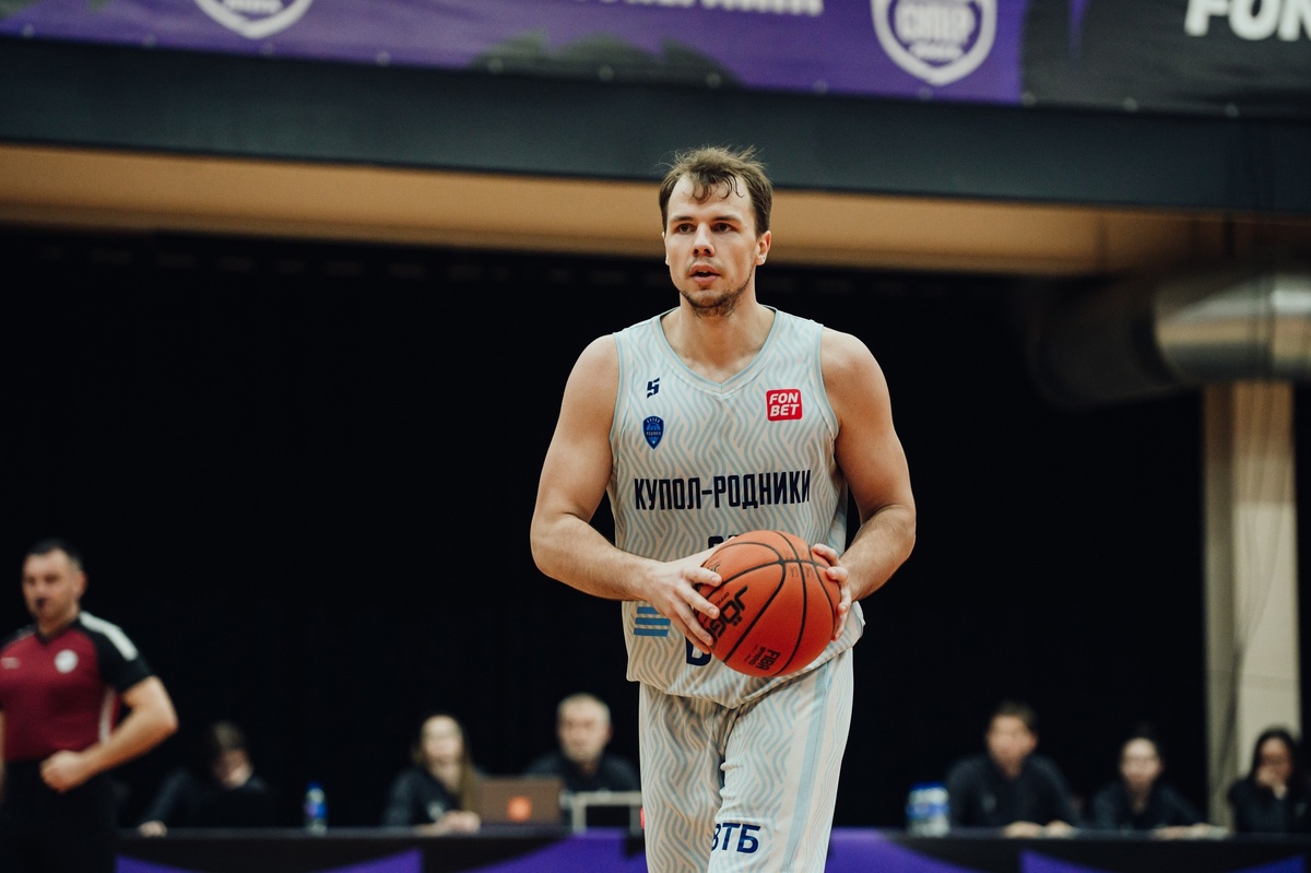 Даниил Карванен в матче за «Купол-Родники»