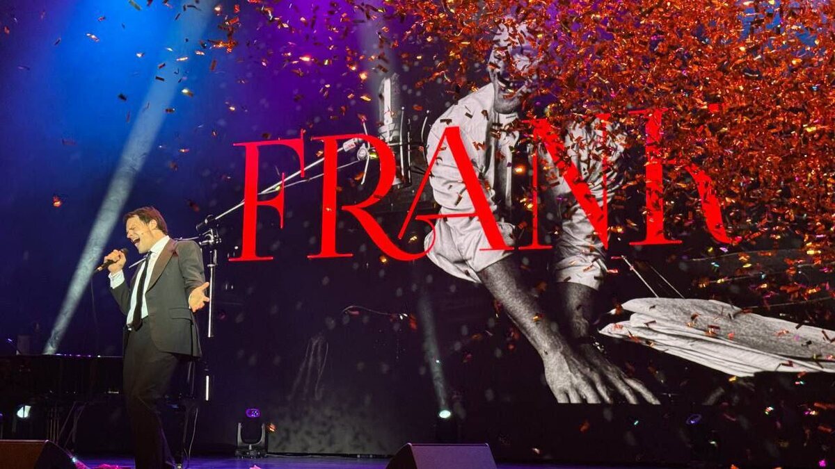 Только недавно Данила демонстрировал свой авторский спект акль Фрэнк в Риге. Теперь актер выступает в Москве