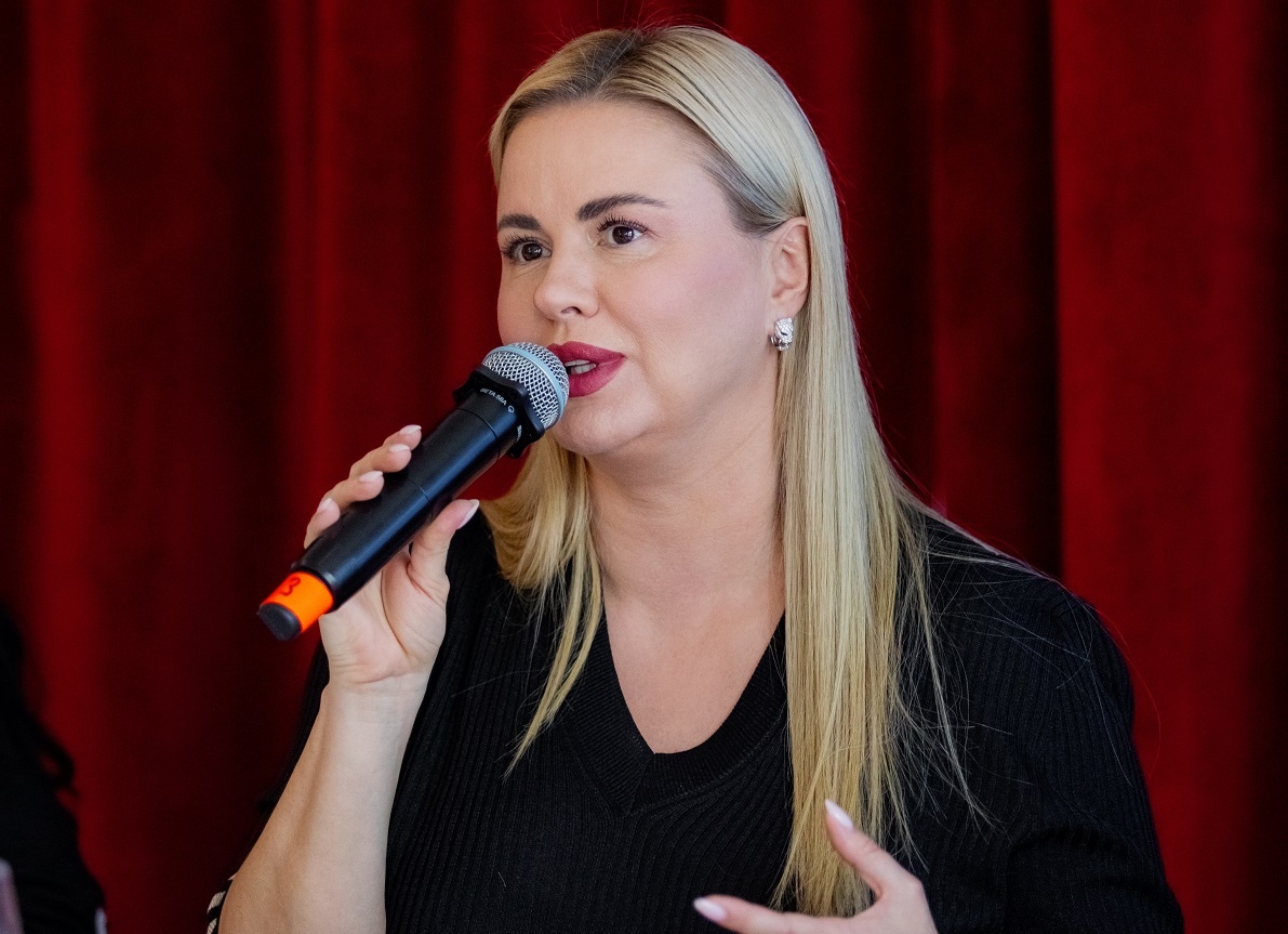    Анна Семенович — настоящий эксперт по борьбе с весом