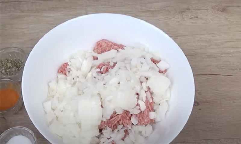Ленивый пирог из лаваша с фаршем: вкусно, быстро, сочно 