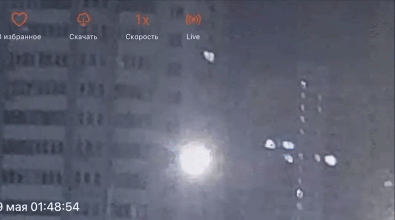    Момент удара по многоквартирному дому в Москве//Видео из ТГ-канала "Два майора"