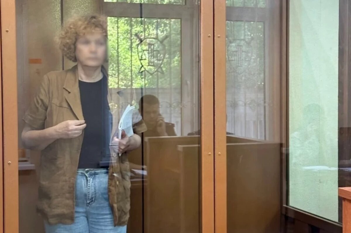    Адвоката, обвиняемую в сотрудничестве с другой страной, взяли под стражу