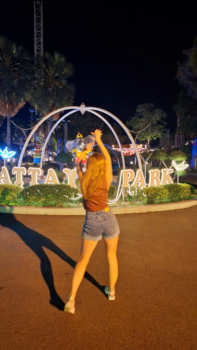 Счастливая женщина часто танцует:)