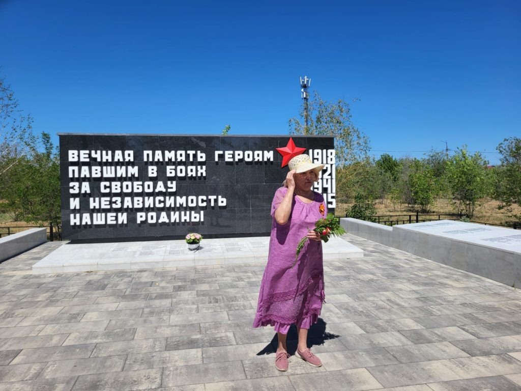     Экскурсовод из Нижнего Новгорода нашла в Волжском могилу деда — героя войны
