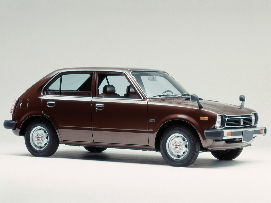 Honda Civic 1972, седан, 1 поколение, SF (07.1972 - 06.1979) фото с сайта https://www.drom.ru/catalog/honda/civic/g_1972_12758/