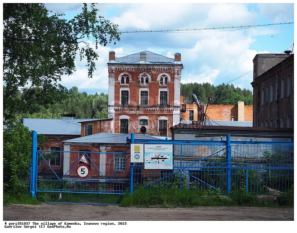 Отделочная фабрика Красный Октябрь в Каменке источник яндекс картинки