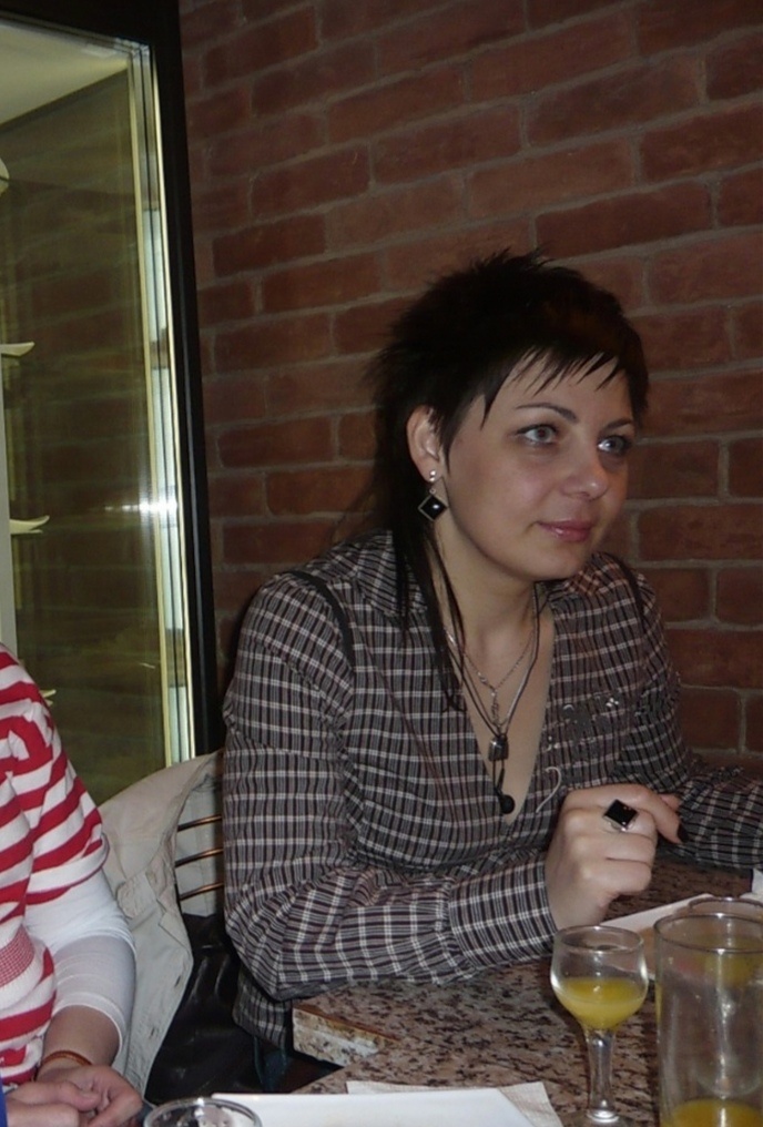 Эту кофточку купила в Оджи, прическа огонь просто 😂 это я уже бухгалтер в Эскоме