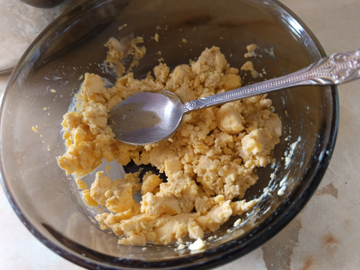 фото автора:растираю желтки с горчицей