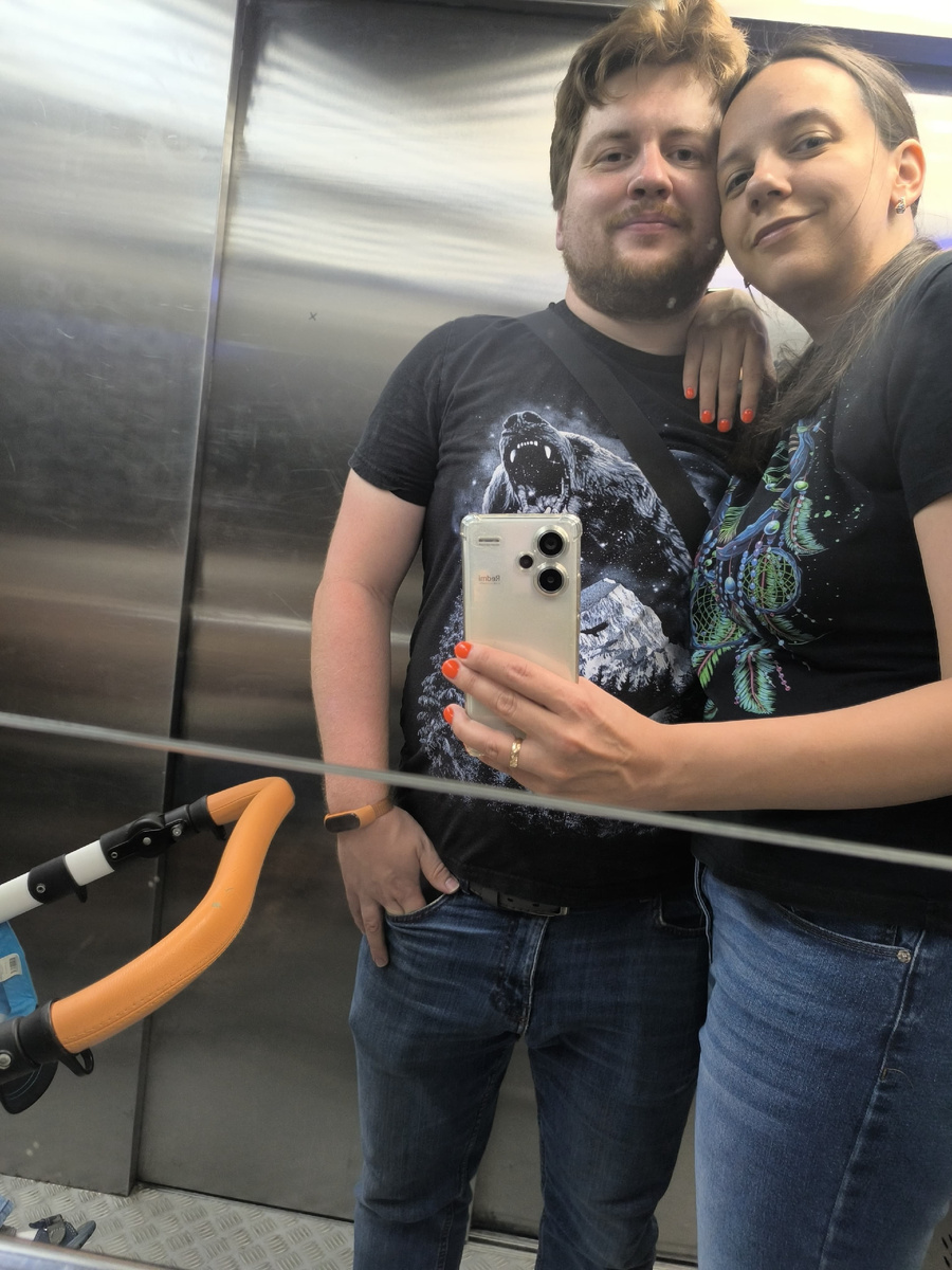 Внезапное селфи во внезапном лифте