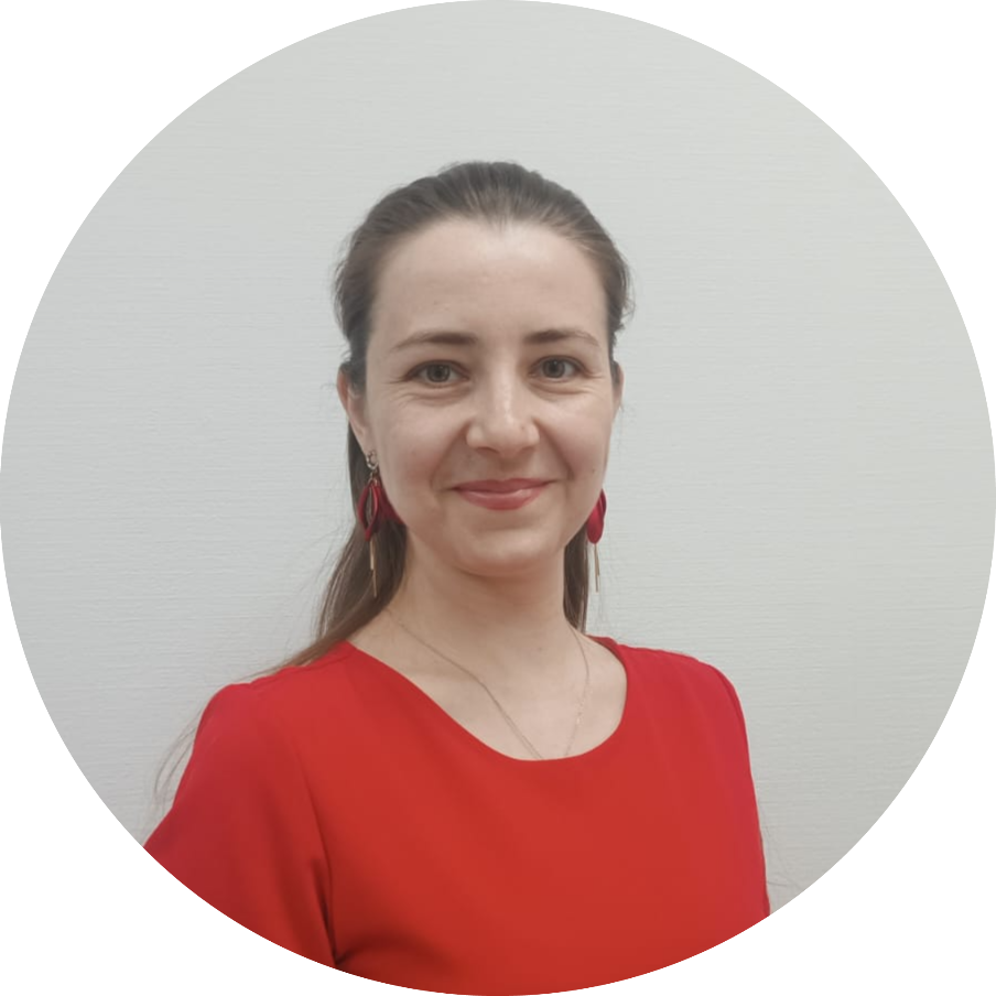 – Самовольное переоборудование подвального помещения председателем ЖСК – незаконно. Подвал относится к общедомовой собственности, и любые работы по его переустройству или перепланировке могут проводиться только по решению Собрания собственников жилья, как указано в статье 36 ЖК РФ. Однако собрание не проводилось, и жители не давали на это согласия. Кроме того, для выполнения таких работ требуется получение разрешения от БТИ и органов местной власти с последующим внесением изменений в технический паспорт дома. Получить разрешение практически невозможно, поскольку подвальное помещение не соответствует санитарным нормам для жилого помещения: нет естественного освещения, нарушены микроклимат и вентиляция, и другие требования, – рассказала юрист московского Центра защиты прав граждан Ольга Таразанова. – В таких случаях жителям нужно зафиксировать нарушения на фото и видео и направлять председателю ЖСК официальное требование вернуть помещение в первоначальный вид. Если ответа не последует – жаловаться в жилищную инспекцию. Поскольку этот этап уже пройден без результата, дальнейшие действия – обращение в прокуратуру или сразу в суд.