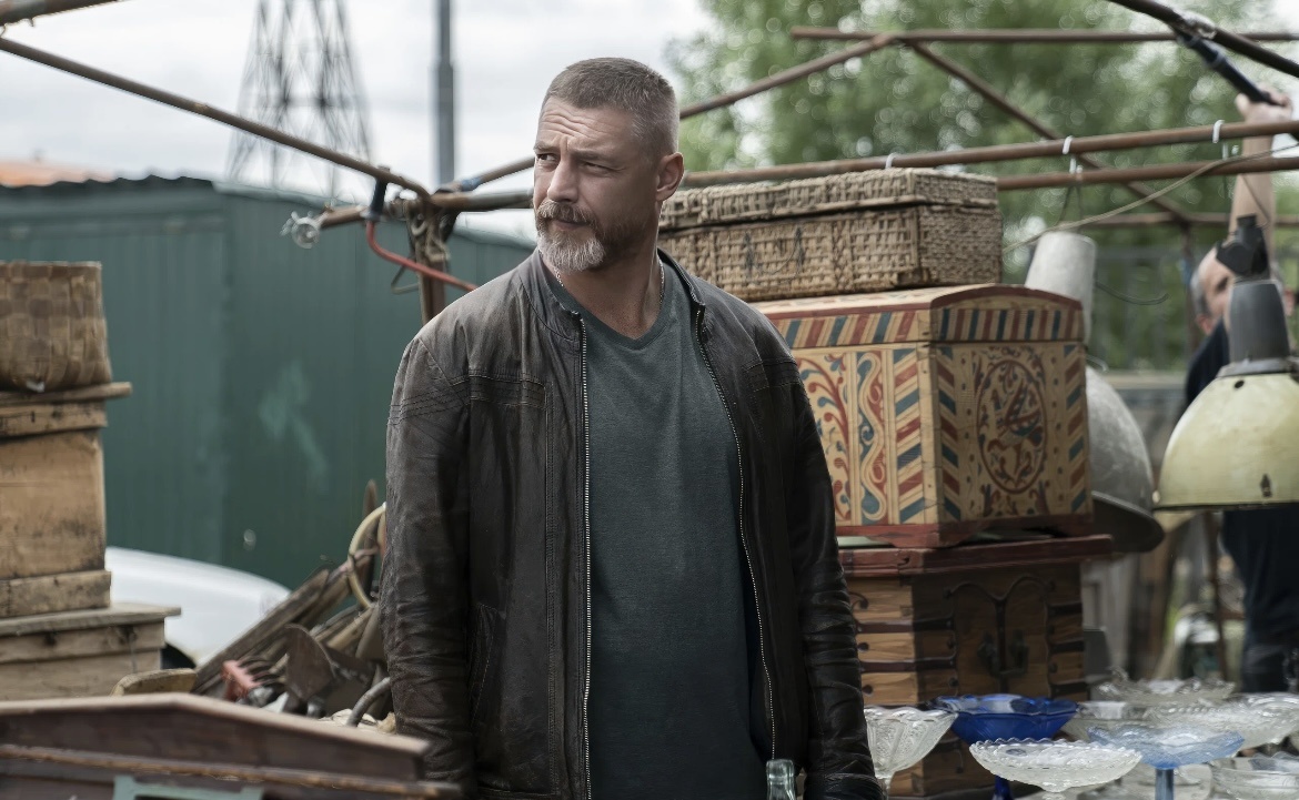 Антон Батырев. Кадр из сериала "Вторая семья".