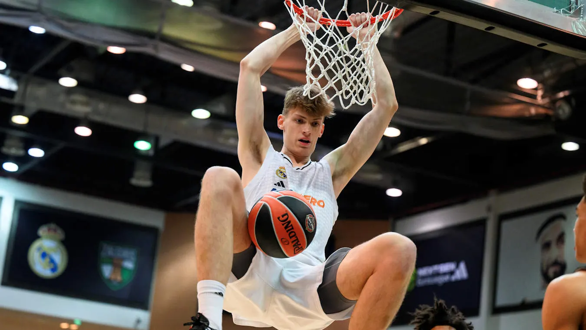 Илья Фролов