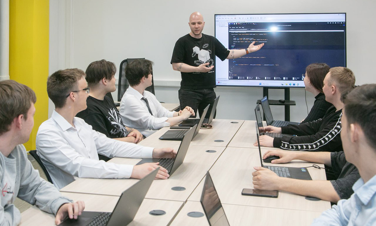 Помощь ведущих предприятий Тольятти с оснащением Центра кибербезопасности дала толчок к его развитию / Фото пресс-службы ТГУ