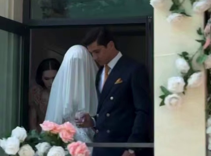 Абдукодир Хусанов с женой.
Фото соцсети