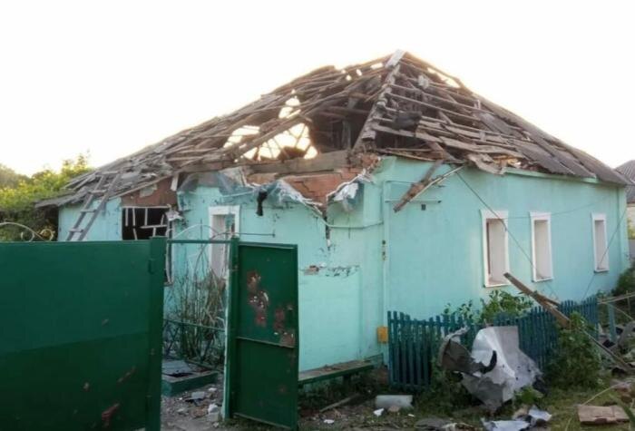 Украинские формирования нанесли удар из ствольной артиллерии по населённому пункту Любимовка на левом берегу Днепра. Обстрел пришёлся на жилые районы – зафиксированы повреждения частных домовладений и объектов гражданской инфраструктуры, источник Телеграм-канал FREE KHERSON