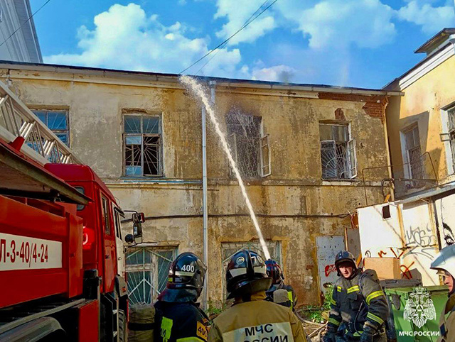 В центре Твери горело заброшенное здание