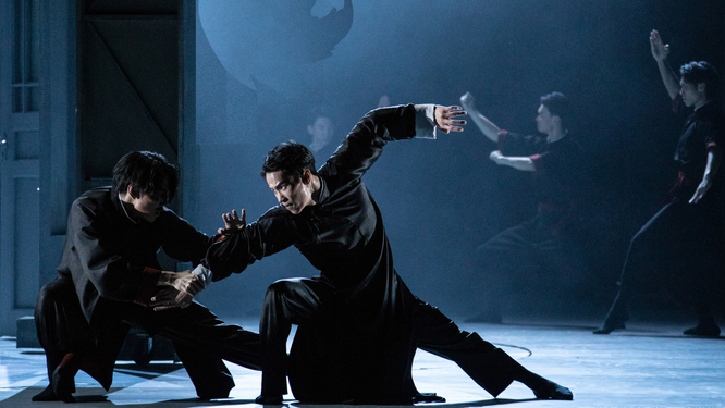 рассмотреть кадр с постера внимательней