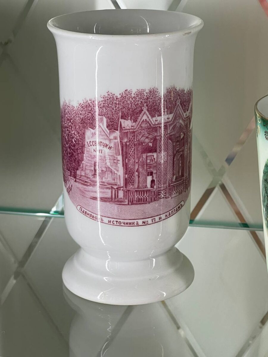 Фотографии чашек - слева направо 