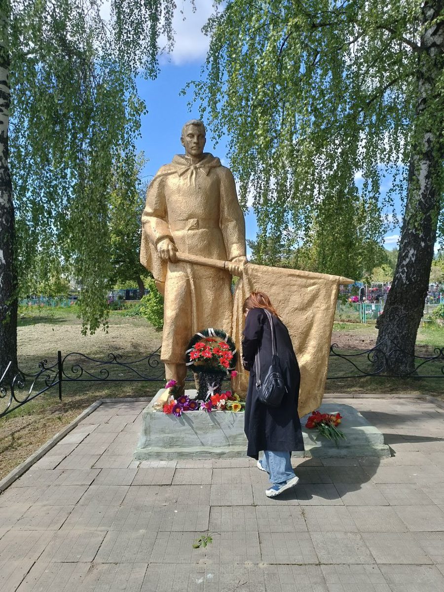 Памятник воинам Великой Отечественной войне в селе Новоселки Брянского района Брянской области